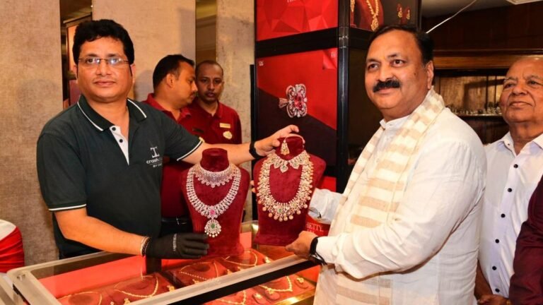 The four -day jewel exhibition begins in Hubball