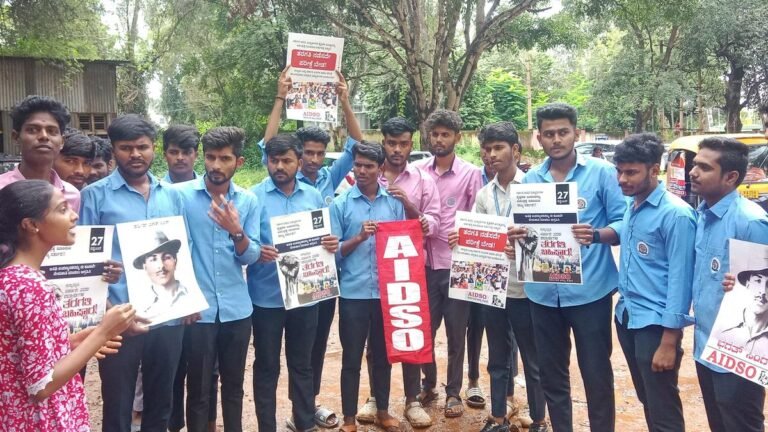 Govt. University students boycotting classes in Dharwad