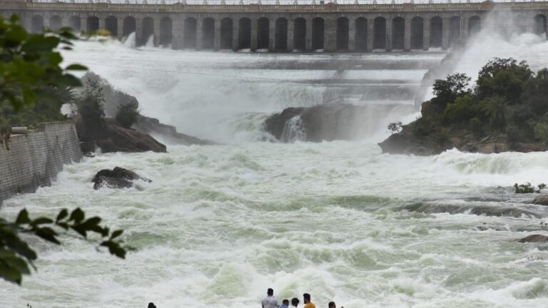 Mandya officials asked about the lack of water in the lakes despite the KRS tank filled with capacity