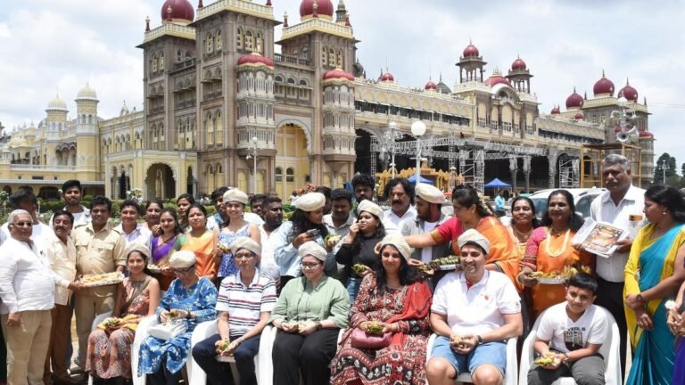 Tourists accepted the traditional welcome