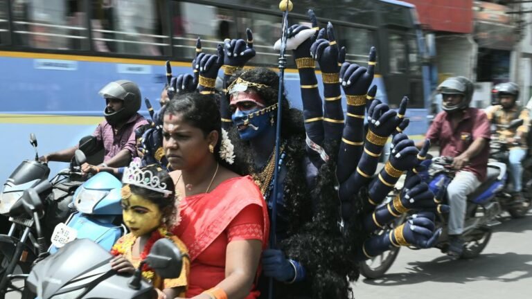 All roads lead to kirallasecarapattinam on the eve of Dasara