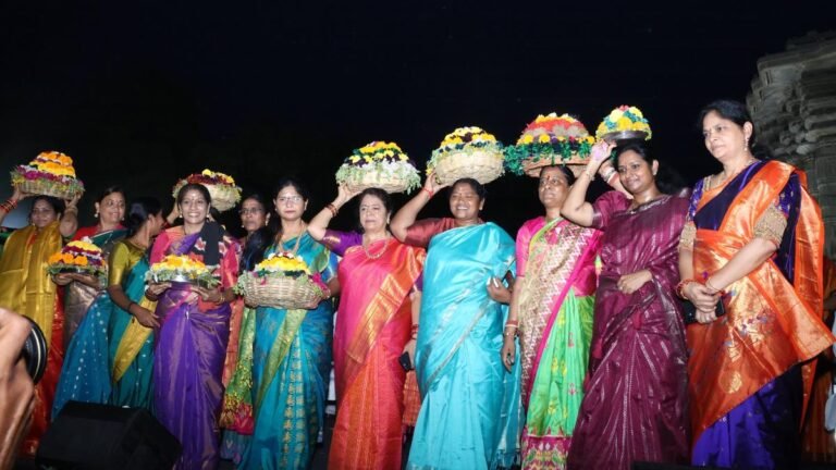 Bathhukamma Festival starts with pomp and gaiets in Warangal