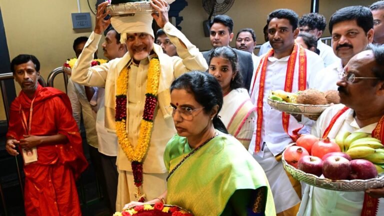 The main ministers Andhra Pradesh represent a silk robe for the goddess Kanaka Durg on Moola Nakhatram