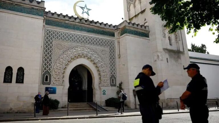 9 pig heads found with Macron’s name outside the mosque in Paris in the middle of an increase in anti -Muslim attacks | Tech Word News