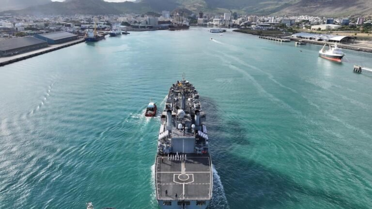 The first training squadron of the Indian Navy will arrive at the island of Réunion, Mauritius