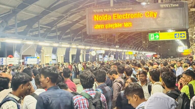 Delhi metro update: Services stopped at Chowk Rajiv, delay between these stations due to a technical problem in the middle of rains | Tech Word News