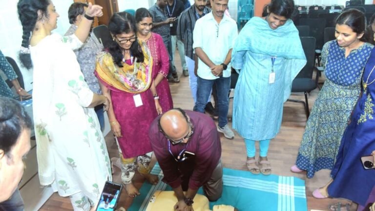 Government employees will receive training in CPR