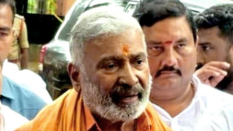 YSRCP accuses Andhra Pradesh cm Chandrababu naidu of misleading people for returning fees for power