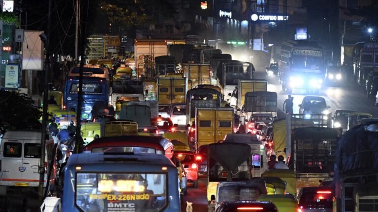 Holiday Exodus adds to the weekend growl of Bengaluru; Commuting lane into the hourly delay