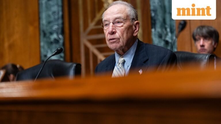 After increasing H-1B fees calls an American senator to terminate a work permit for visa holders who “compete against Americans | News today