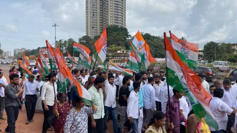 Congress protests over the condition of NH 66 in Mangalur