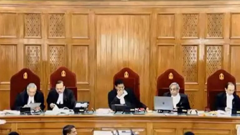 The Flags of the Supreme Court of the Governors Sit on Accounts as the Center of Concepts of “False Alarm”