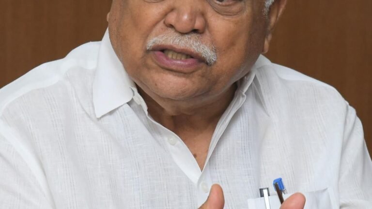 MLA DESHPANDE attracts a flake above the response to the question of journalists to give birth
