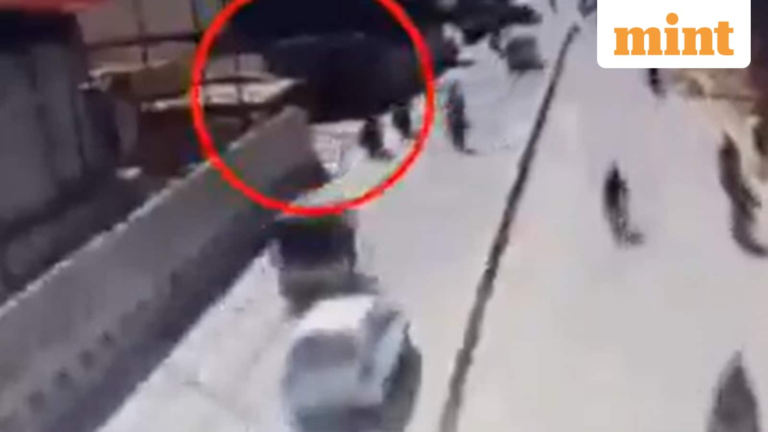 Caught on camera: Powerful explosions of cars Pakistani Quetta – Watch viral video | Tech Word News