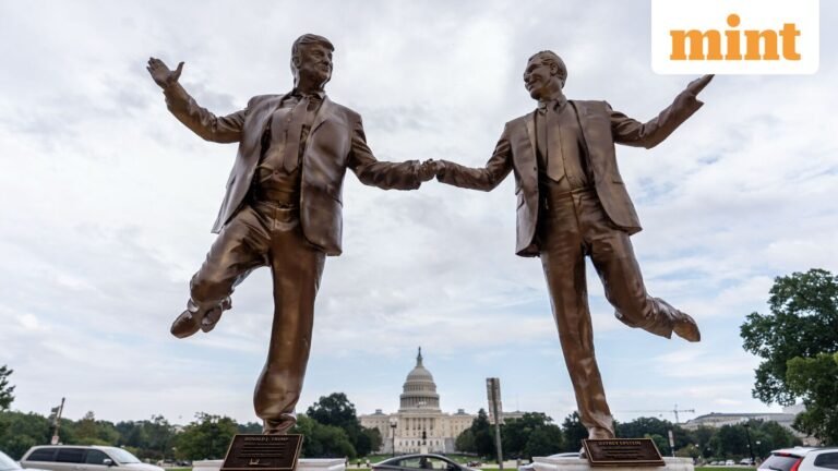 The mysterious statue of Donald Trump held his hands with Jefferey Epstein built in Washington DC; Who did it? | Tech Word News