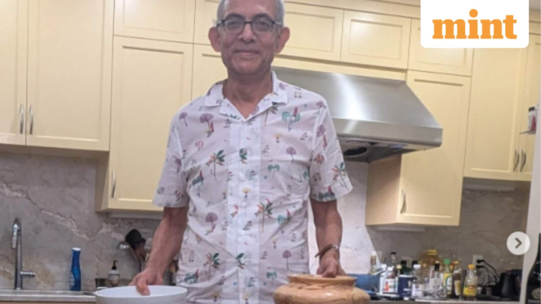 The novelist Amitav Ghosh enjoys the Bengal holiday cooked by the carrier of Nobel’s Laureate Abhijit Banerjee before Durga Puja: see Figure | Tech Word News