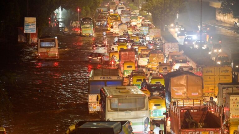 Delhi-NCR Traffic Alert! The inhabitants receive “heavy rainfall” when Yamuna Floodwater enters houses, locations, roads | Tech Word News