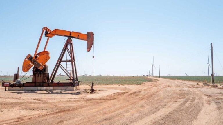 Everyone expects the oil to drop. 3 Reasons why this is not the case.