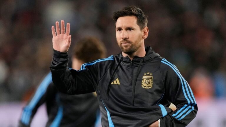 Watch: Lionel Messi in tears, then at the target in the last match for Argentina at home