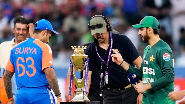 India vs Pakistan Asia Cup Final Ball-By-Mock-Miček Comments live from Dubai