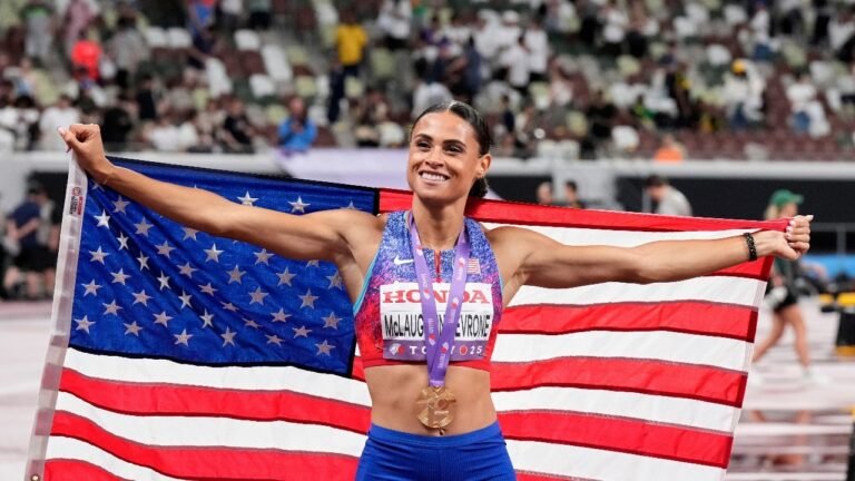 World Championship: Sydney McLauglf is running the fastest time in 40 years to win 400 m gold