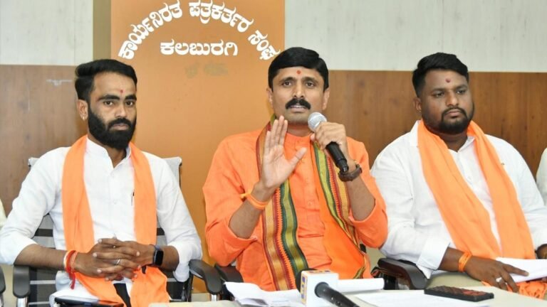 Priyank Kharge suffers from RSS phobia, says Siddalinga Swami