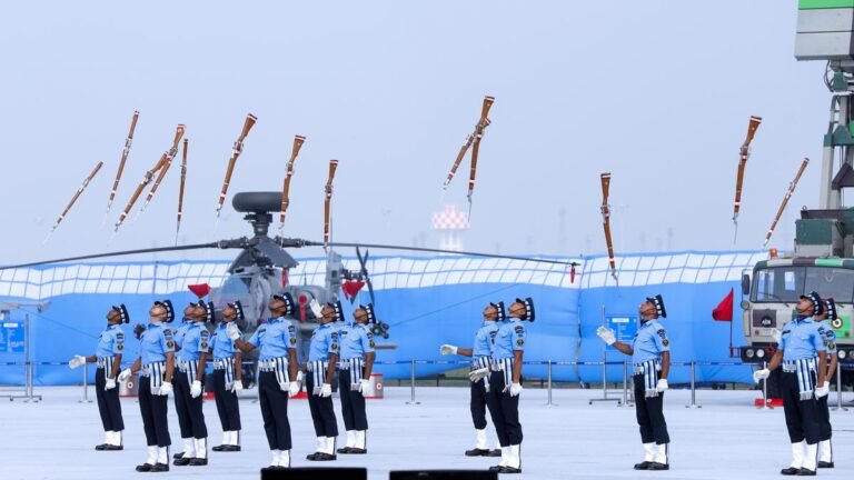 IAF indicates 93. Anniversary with a festive show in Hindon