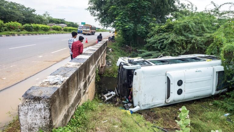 Minibus hits permeable near ongole, one dead