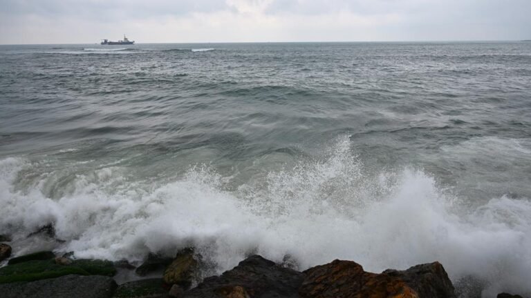 Odisha district in alert because IMD predicts heavy rain to 5 October due to low pressure over the Bay of Bengal