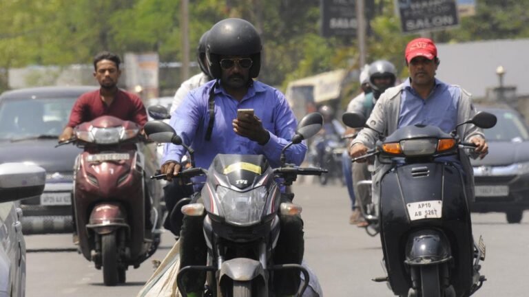 Hyderabad Traffic Police begins an intervention against motorists using a phone while driving