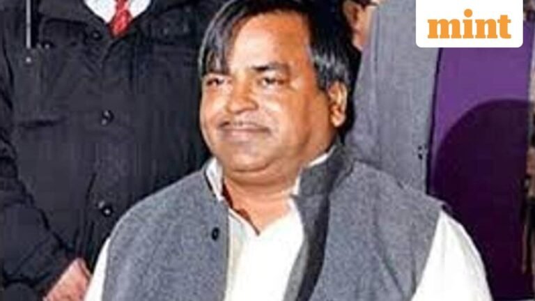Former Minister Uttar Pradesh Gayatri Prajapati injured during the attack in prison, hospitalized | Tech Word News