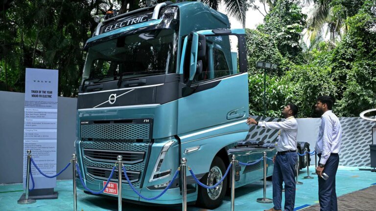The Indian Dream with the dream of an electric car will hit the speed of localization