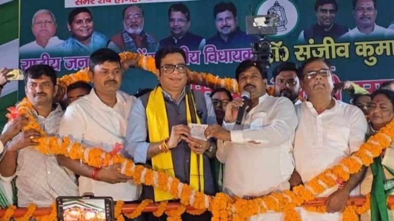 The ruling JD (u) MLA joined to RJD just before the Bihar elections