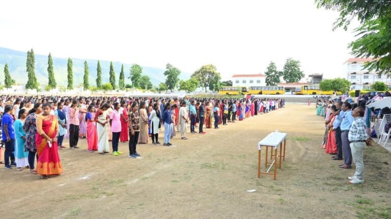 More than 3,000 students in Tirupattur mourning Karur Stampede