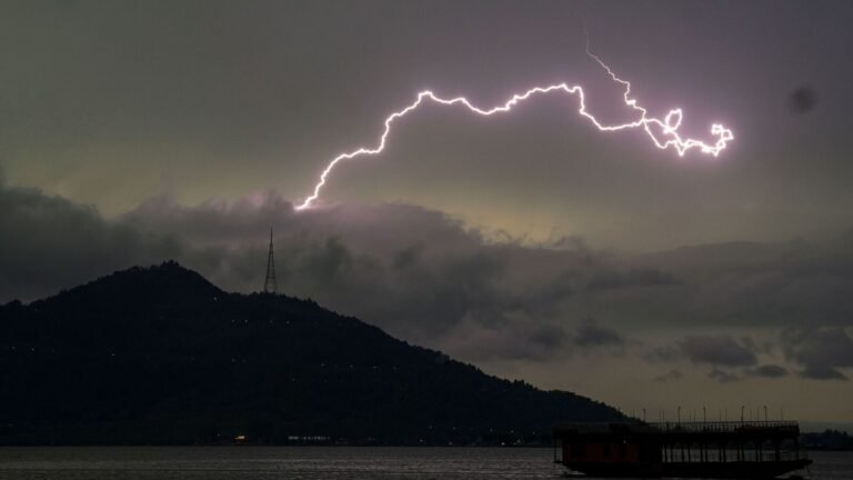 Flash floods hit Florida: Viral videos from Boca Raton, Eustis show submerged roads as heavy rain pummels Lake County | Today’s news