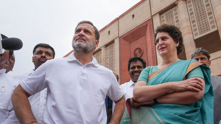 Diwali 2025: Rahul Gandhi, Priyanka, Shashi Tharoor and other opposition leaders make wishes – what did they say? | Today’s news