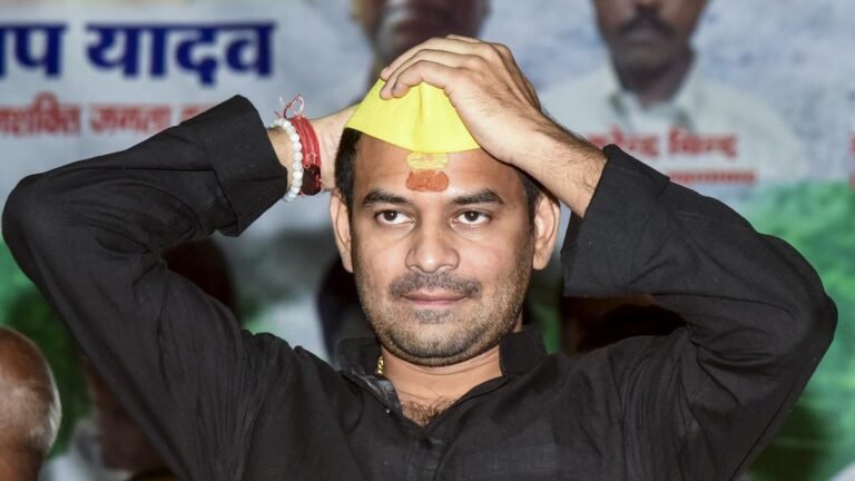 TEJ PRATAP YADAV does not work Tejashwi Yadav on ‘x’, signaling RJD family rift