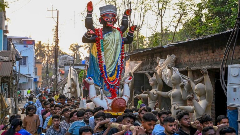 Kolkata Traffic Alert! Road closures and diversions announced from October 20-21 for Kali Puja | Check routes | Today’s news