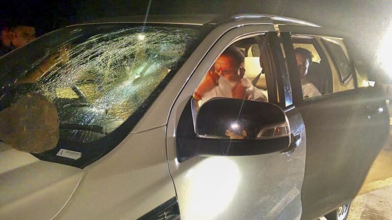 Police close to the spacecraft in an attack on Anil Deshmukh; The leader claims pressure
