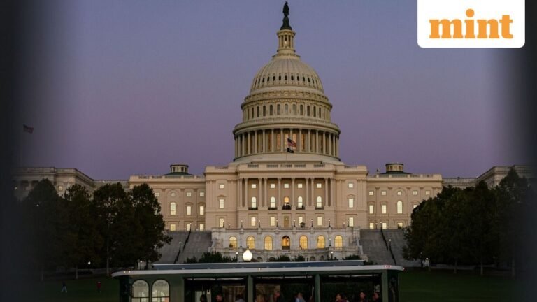 “Go vote to reopen us government”: Democratic, Republican lawmakers Spar in Capitol Hallway | Watch | Tech Word News