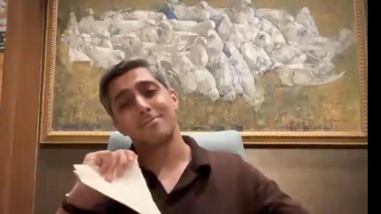 PSL: Team owner rips legal notice from Pakistan board in live video after threats