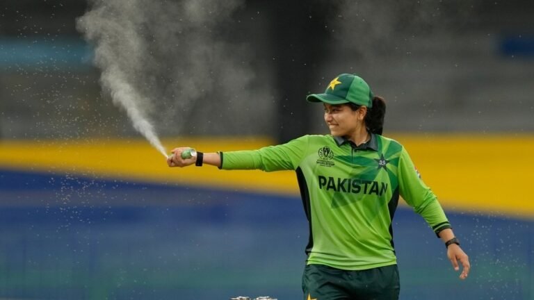 Pakistan Captain Fatima San Spreay Sprey Control in Ind VS then Clash, video goes viral