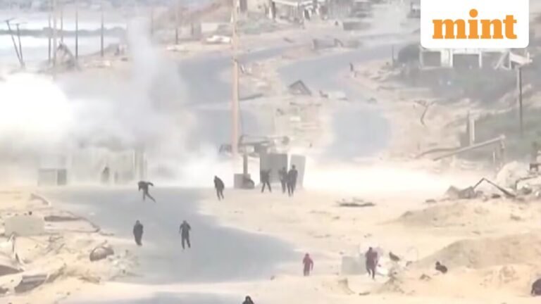 Shocking shots: Israeli tanks shoot on the crowded coastal path of Gaza in Deir Al-LaH hours by agreement on the ceasefire | Watch | Tech Word News