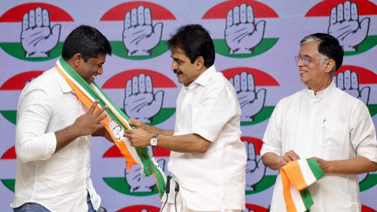 Former Officer IAS Kannan Gopinathan joined Congress, years after he left the transfer of Article 370. Who is he? | Tech Word News