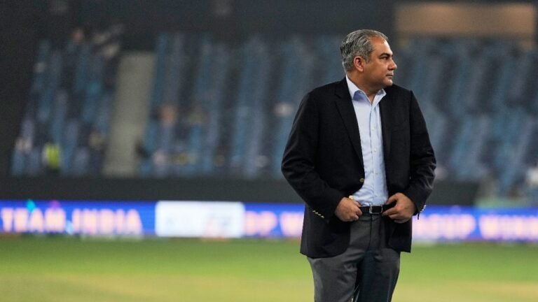 Mohsin naqvi apologizes bcci but adamant when not returning Asia Cup Trophy
