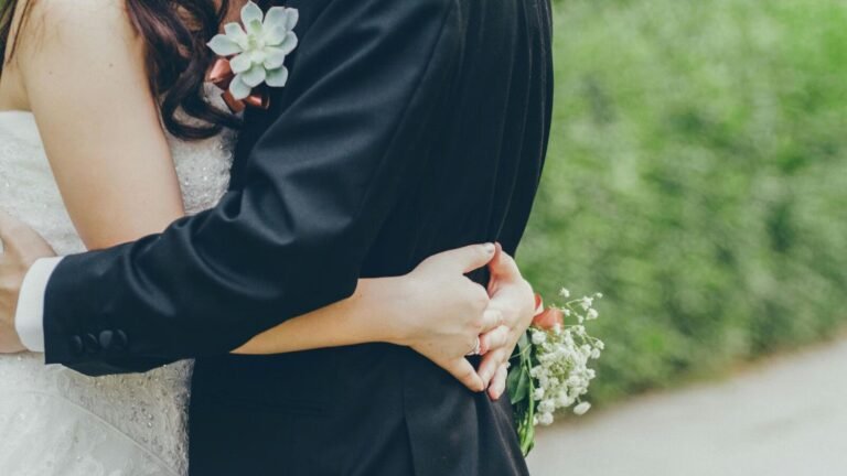 A woman requires 3.73 ₹ Lakh for hugging a future husband during a demonstration photo shoot, involving the connection | Tech Word News