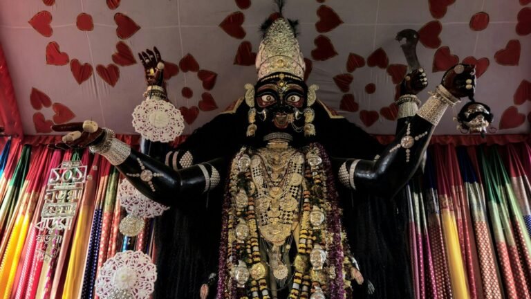 Kali Puja Wishes 2025: Best 50+ Greetings, Messages for Facebook, WhatsApp Status to Share with Family and Friends | Today’s news