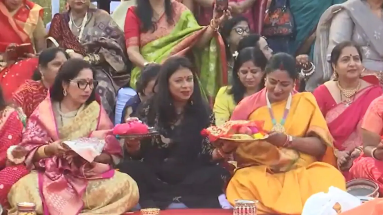 Delhi cm Rekha Gupta dances with other women after participating in Karwa Chauth Rituals – Watch video | Tech Word News