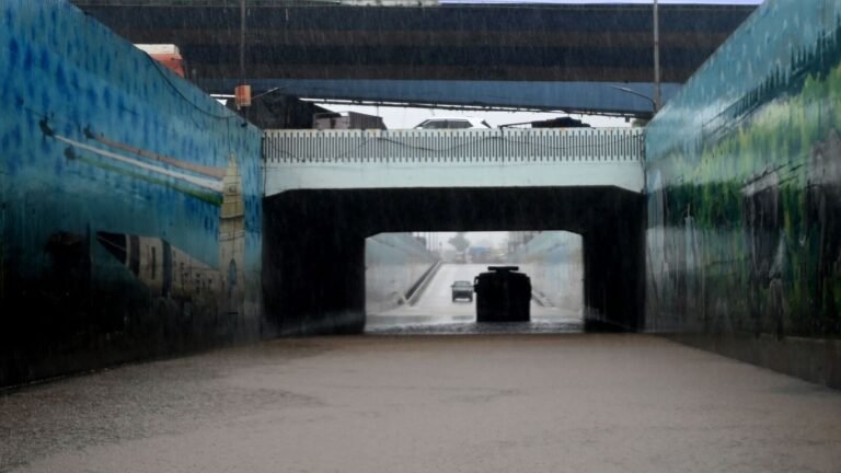 Mumbai Weather: Heavy rains lash city adjacent to Thane and Palghar – Check IMD forecast for Maharashtra districts | Today’s news