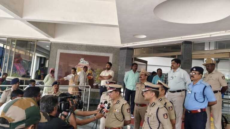 ADGP visits Belagavi hospital and inquires about the health of policemen injured in stone pelting